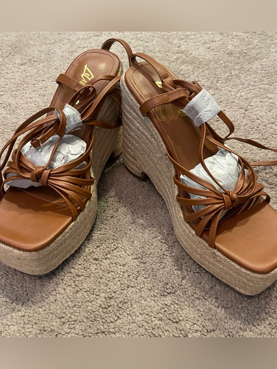 Liliana Shoes - NWOT Brown Faux Leather Strappy Platform Wedge Sandals | Size 8.5